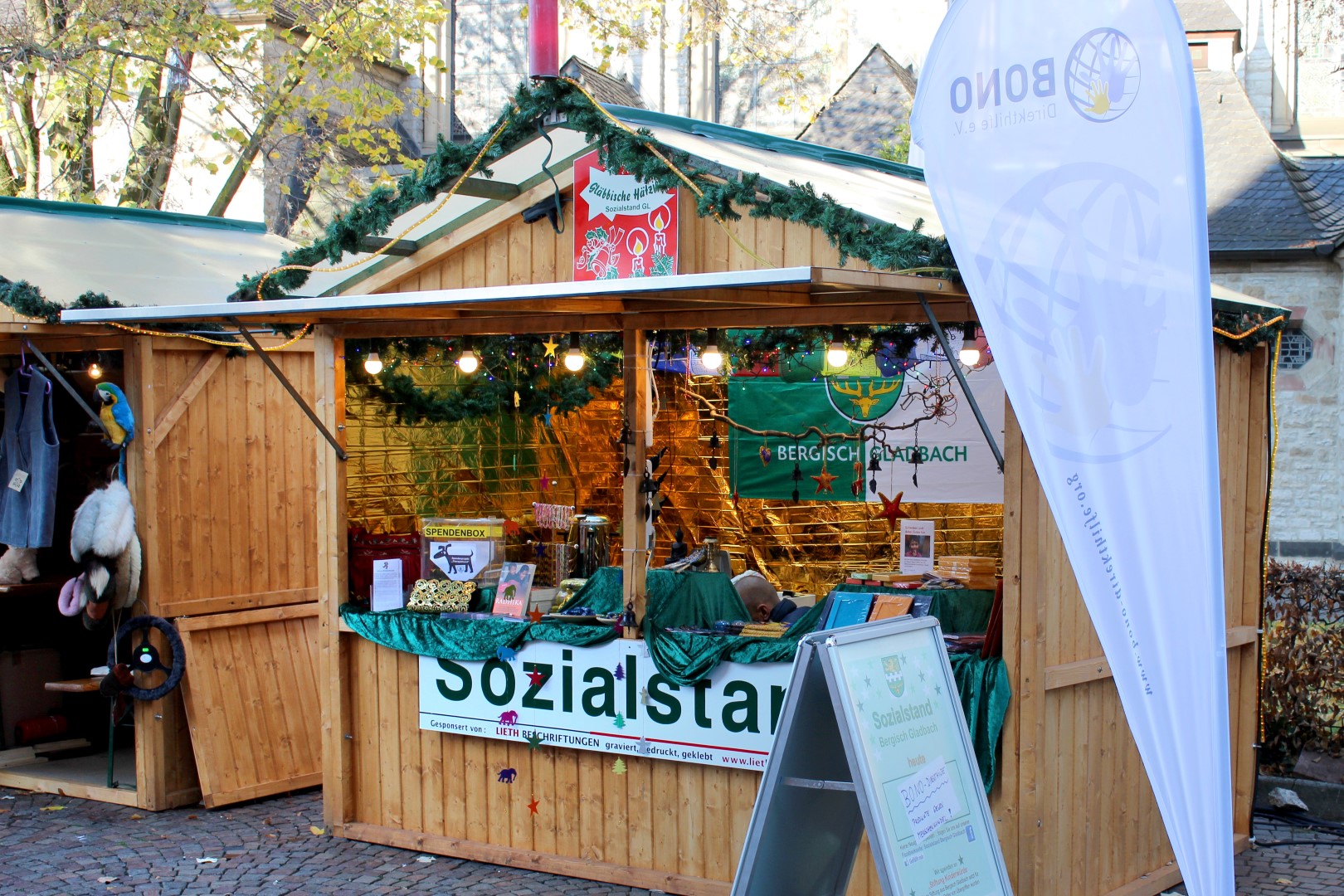 Sozialstand wird nachhaltiger – Köstlichkeiten und Geschenke für einen guten Zweck auf dem Weihnachtsmarkt in der Stadtmitte