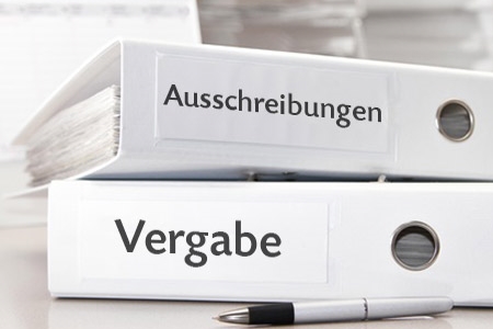 Aktenordner mit den Titeln Ausschreibungen und Vergabe