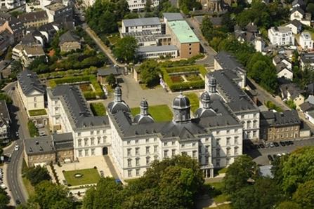 das Schloss Bensberg aus der Luft