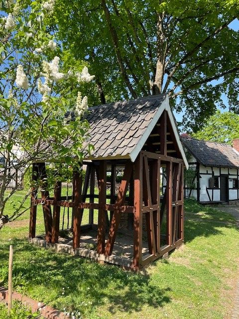 Sommerferien-Aktion in der Stadtteilbücherei Bensberg und dem Bergischen Museum: „Wissen zum Anfassen: Bauen und Wohnen“