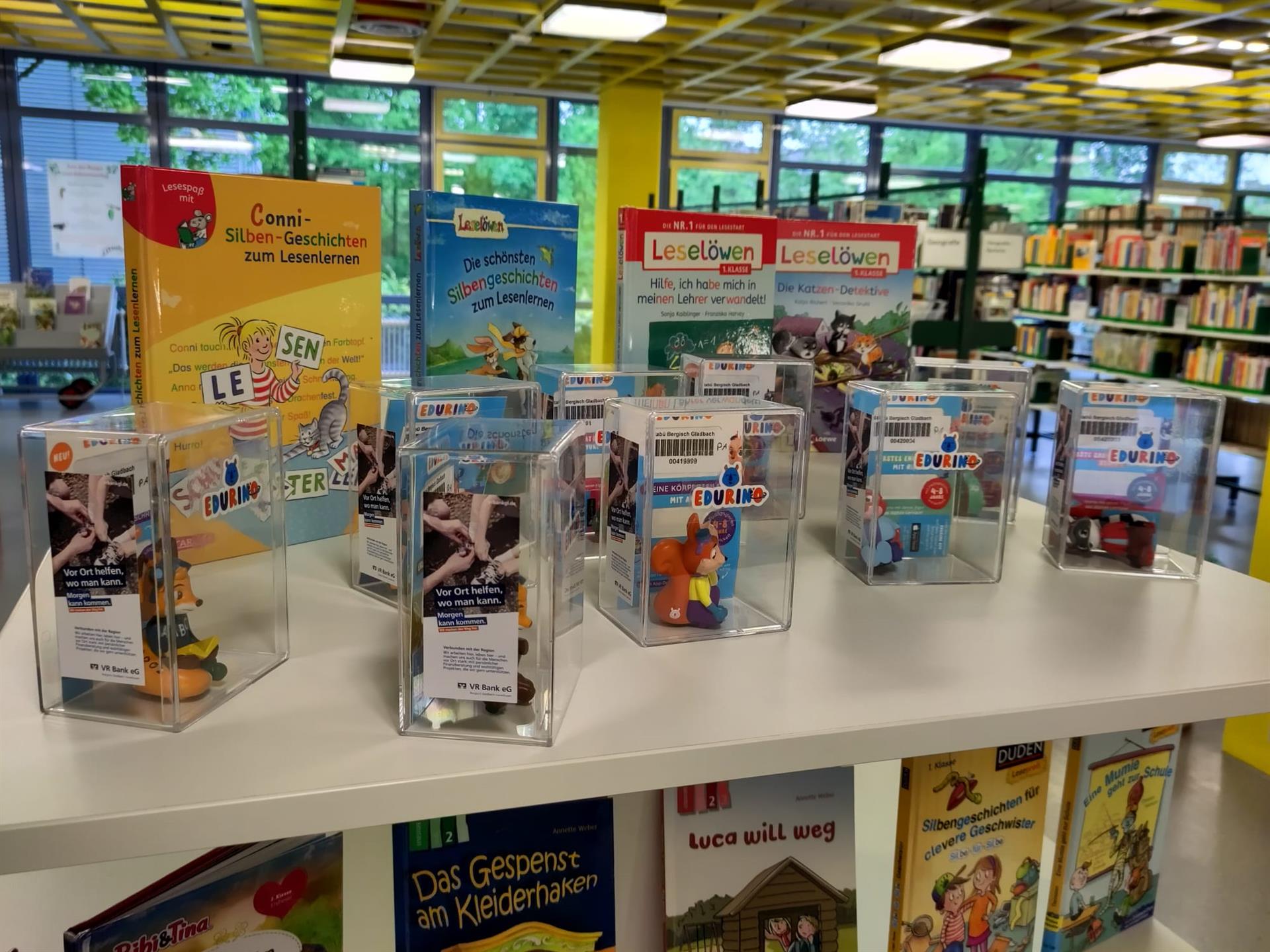 VR-Bank-Spende ermöglicht neue Angebote zur Förderung der  Sprach- und Medienkompetenz in der Stadtbücherei 