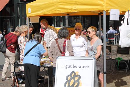 Marktstand des Seniorenbüros 