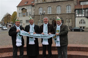 Pünktlich zum 11.11 - Verkaufsstart des gemeinsamen Mottoschals
