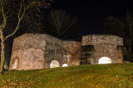Licht für die Kalköfen Cox – Stadtentwicklungsbetrieb sorgt für Beleuchtung des Industriedenkmals