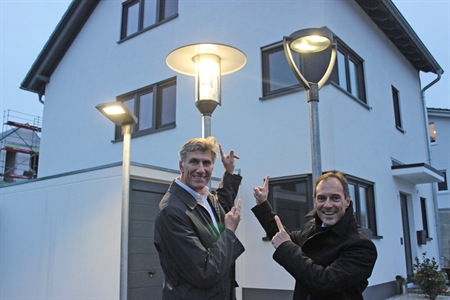 Refrath strahlt schon in LED-Technik – neue Straßenleuchten werden zur Zeit montiert