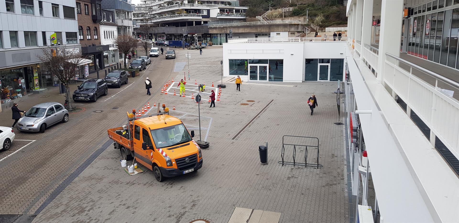 Freier Zugang zur Schlossgalerie Bensberg – Interimsparkplätze wurden entfernt, mehr Freiraum für Passanten 