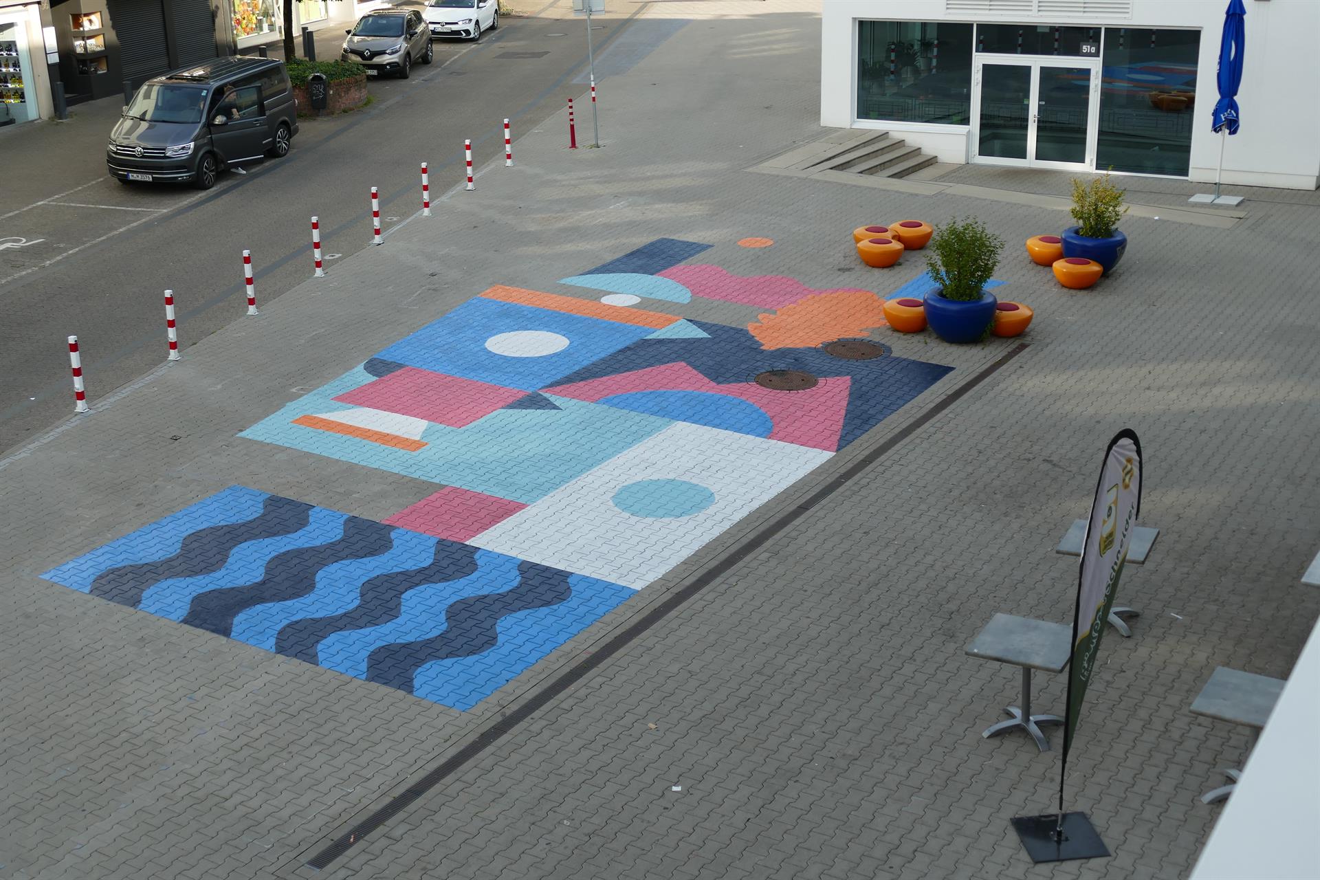 Bunte Farben in der Schloßstraße – Kinder gestalten den Vorplatz der Schlossgalerie 