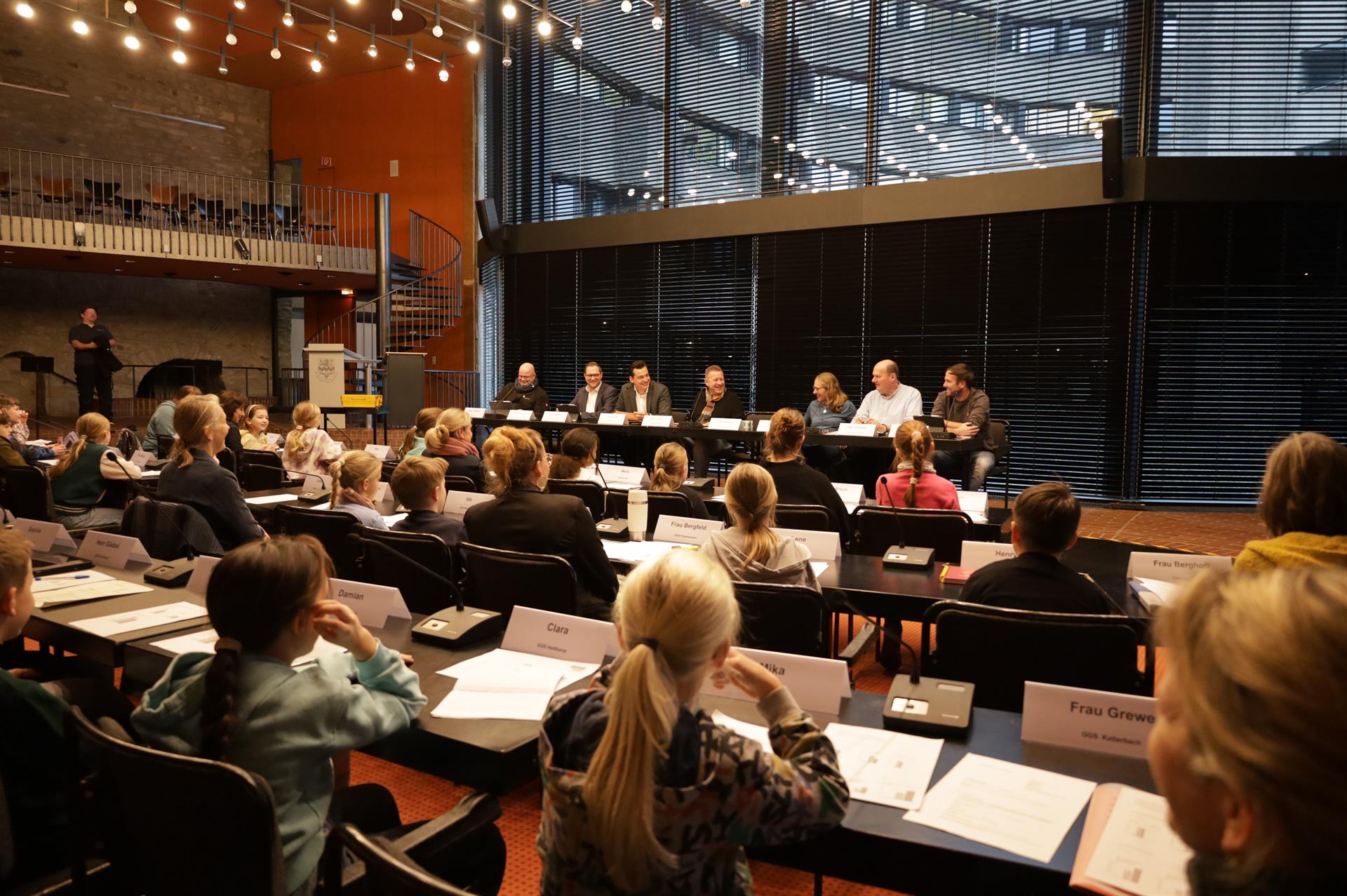 Kinder gestalten Bergisch Gladbach mit – Kinderratssitzung 2025 im Rathaus Bensberg