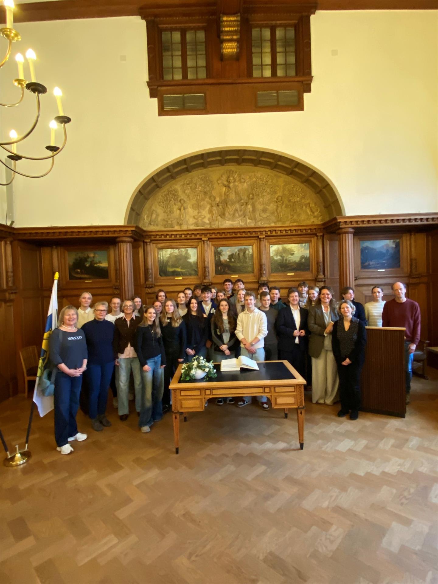 Schülergruppe aus Velsen zu Gast in Bergisch Gladbach – Empfang im Rathaus Stadtmitte