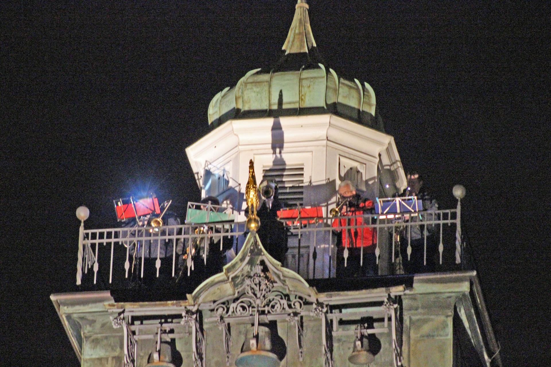 Bensberger Weihnachtssingen und Turmbläser bringen Weihnachtsstimmung nach Bergisch Gladbach und Bensberg