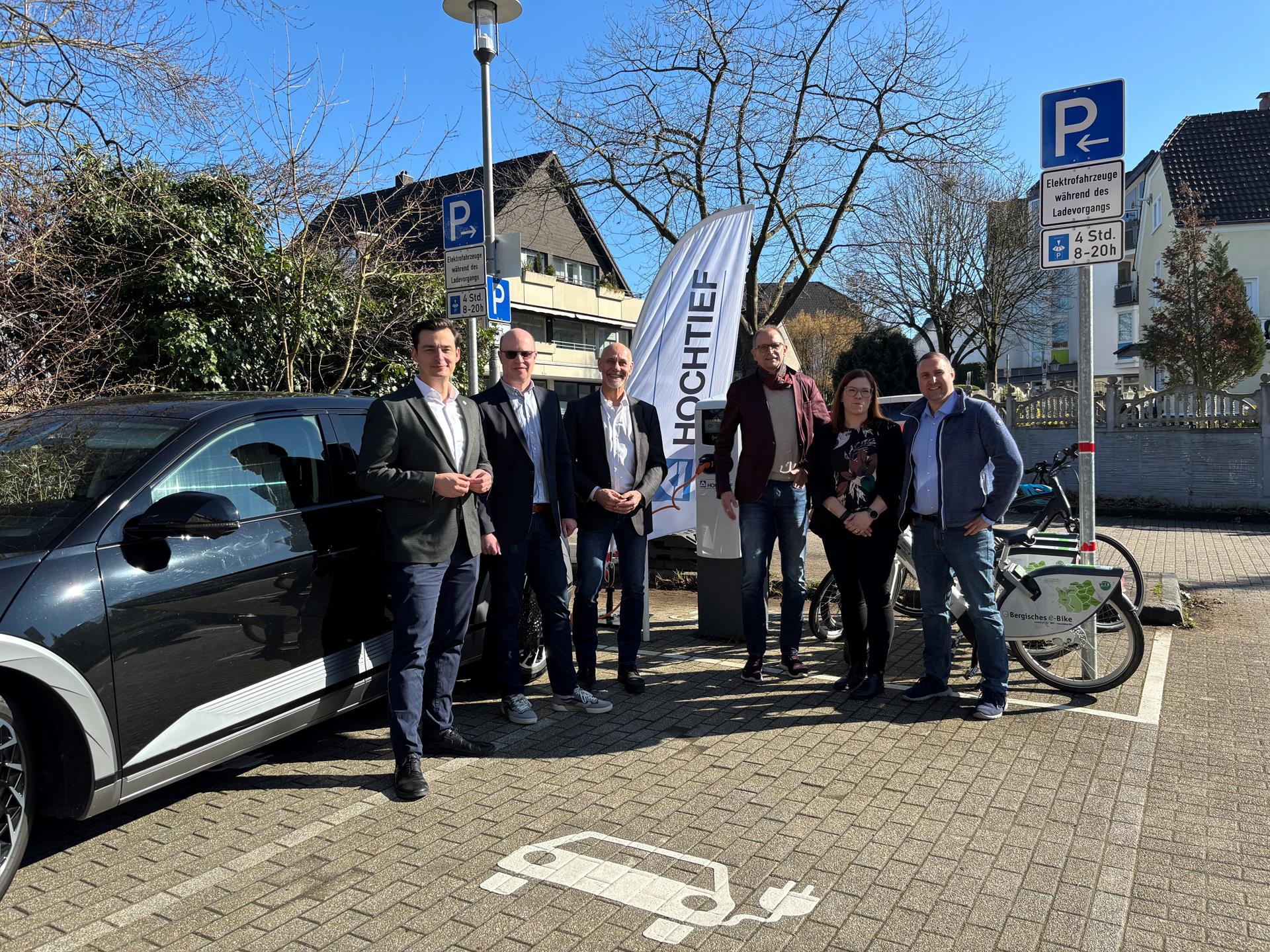 HOCHTIEF Ladepartner bringt Ausbau öffentlicher Ladeinfrastruktur in Bergisch Gladbach voran