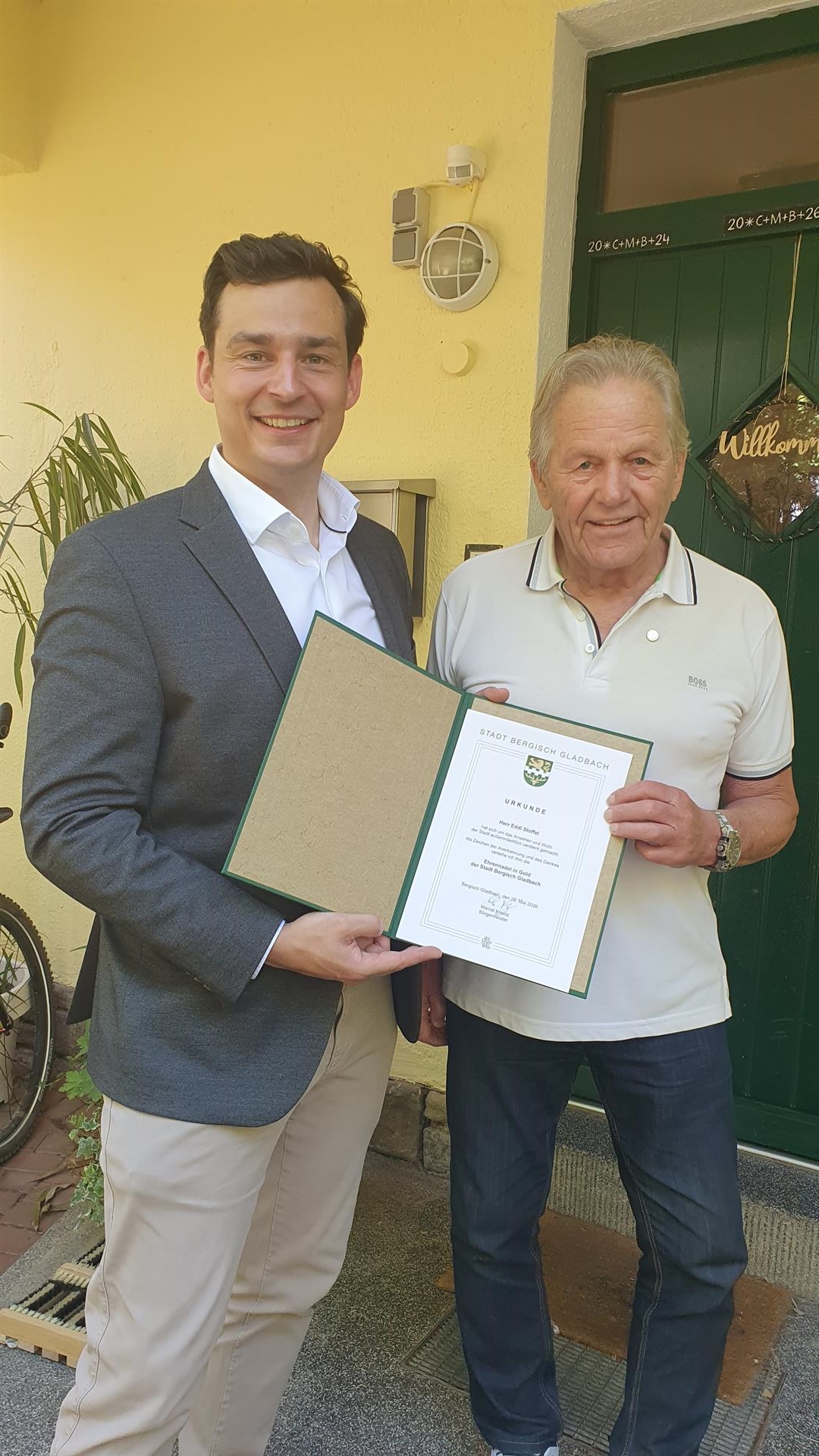 Edgar Stoffel erhält Ehrennadel in Gold der Stadt Bergisch Gladbach