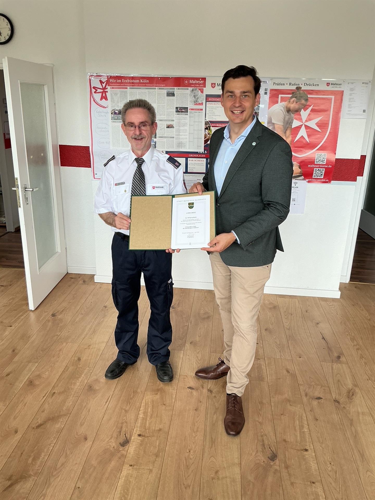 Wolfgang Müller erhält Ehrennadel in Gold der Stadt Bergisch Gladbach