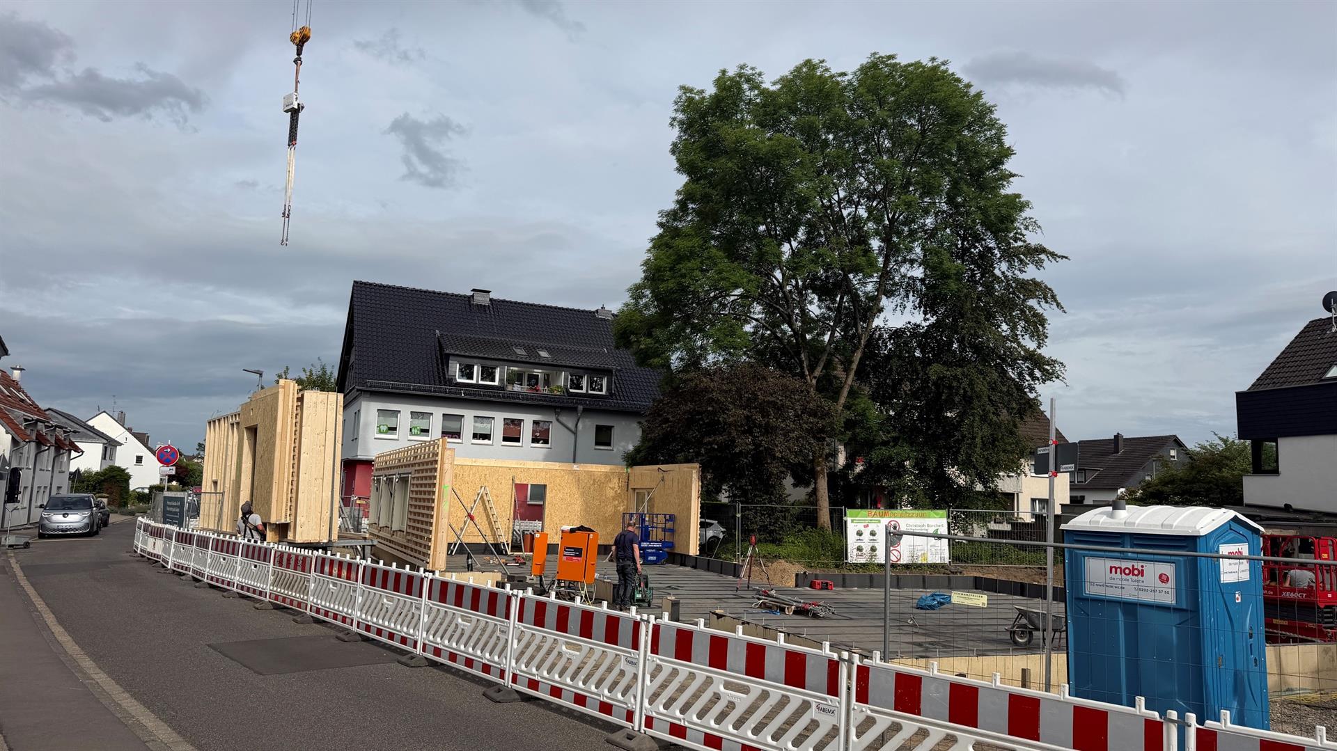 Montagebeginn an der Kita Nittumer Weg: Wand- und Deckenmodule werden angeliefert