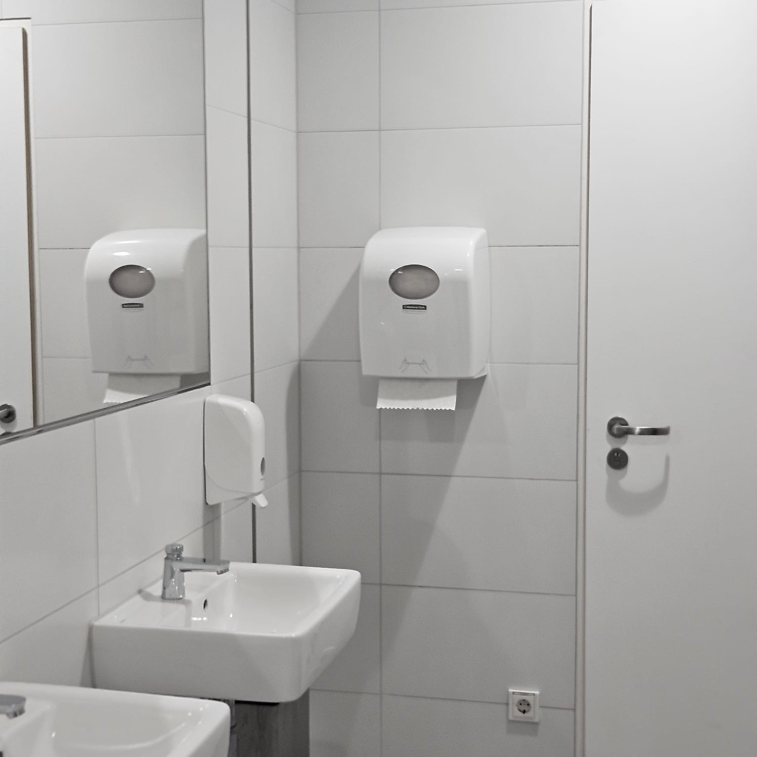 Stadt Bergisch Gladbach stellt Hygienespendersysteme in Schulen und Verwaltung erfolgreich um