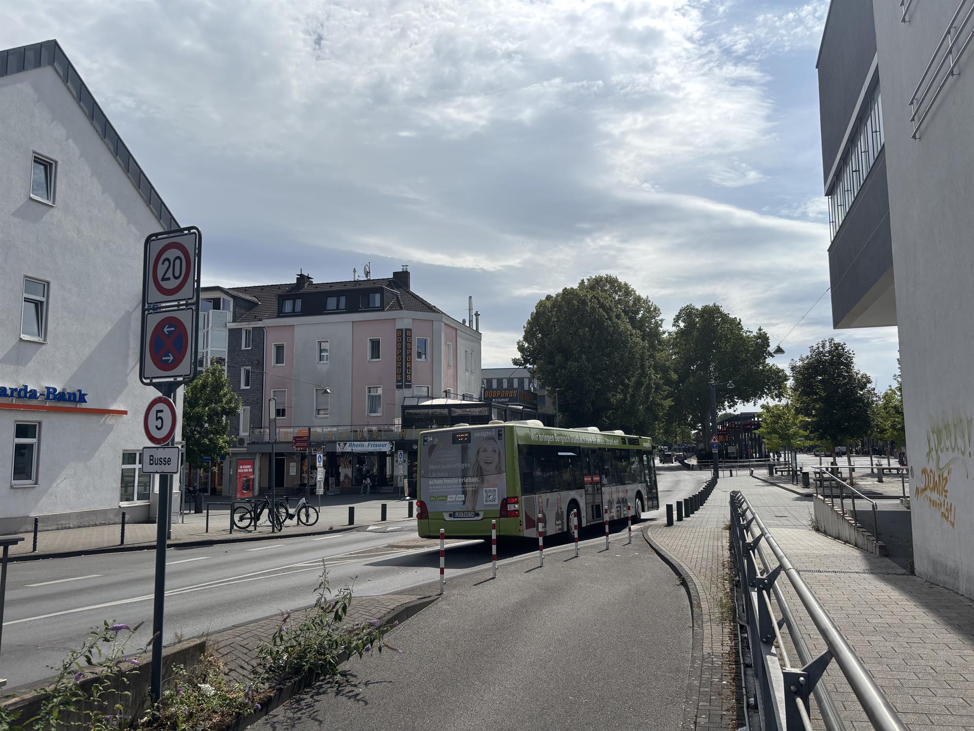 Stationsstraße: Vorübergehende Geschwindigkeitsreduzierung aufgrund von Fahrbahnschäden