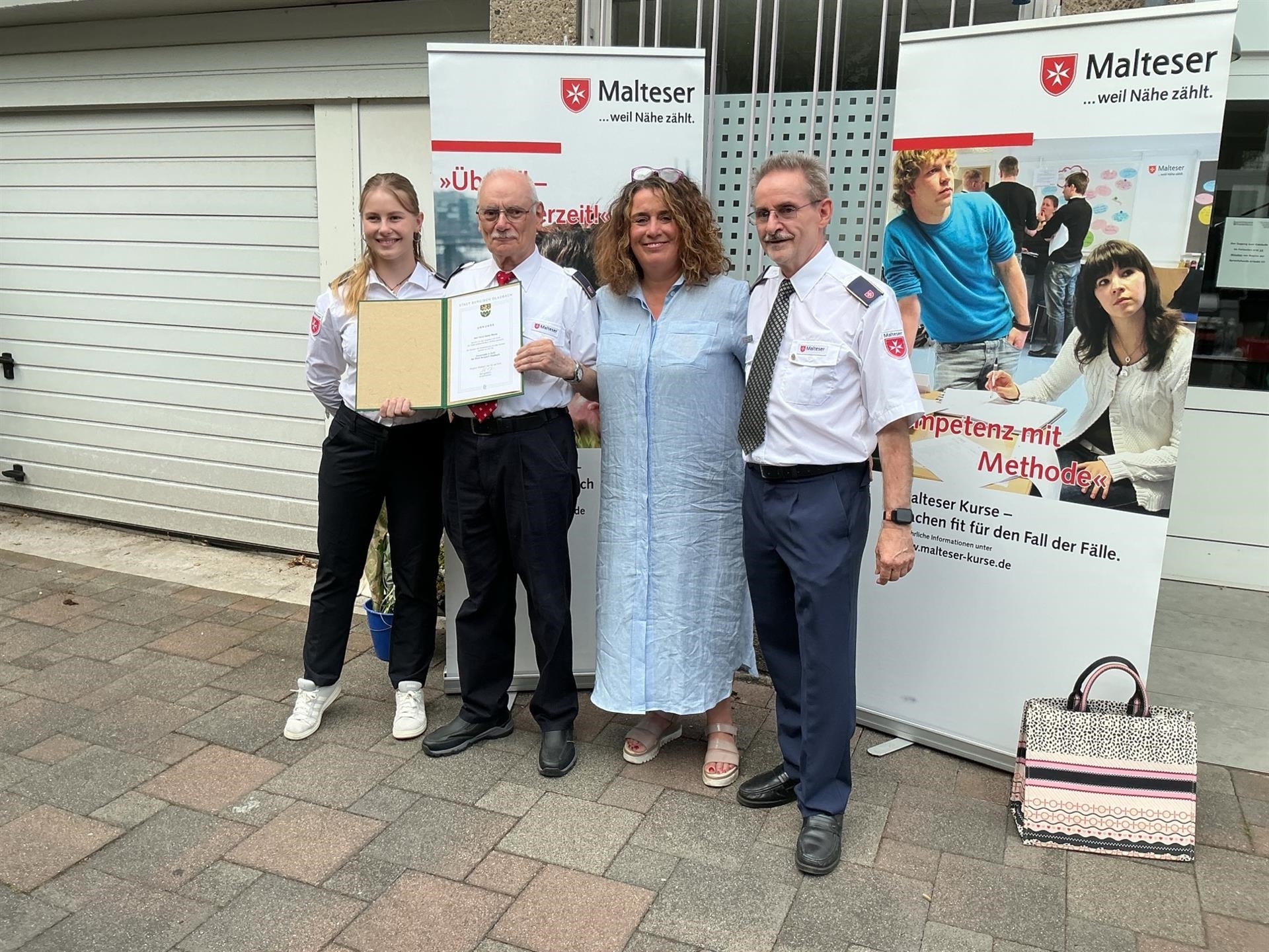 Horst Dieter Weine erhält Ehrennadel in Gold der Stadt Bergisch Gladbach