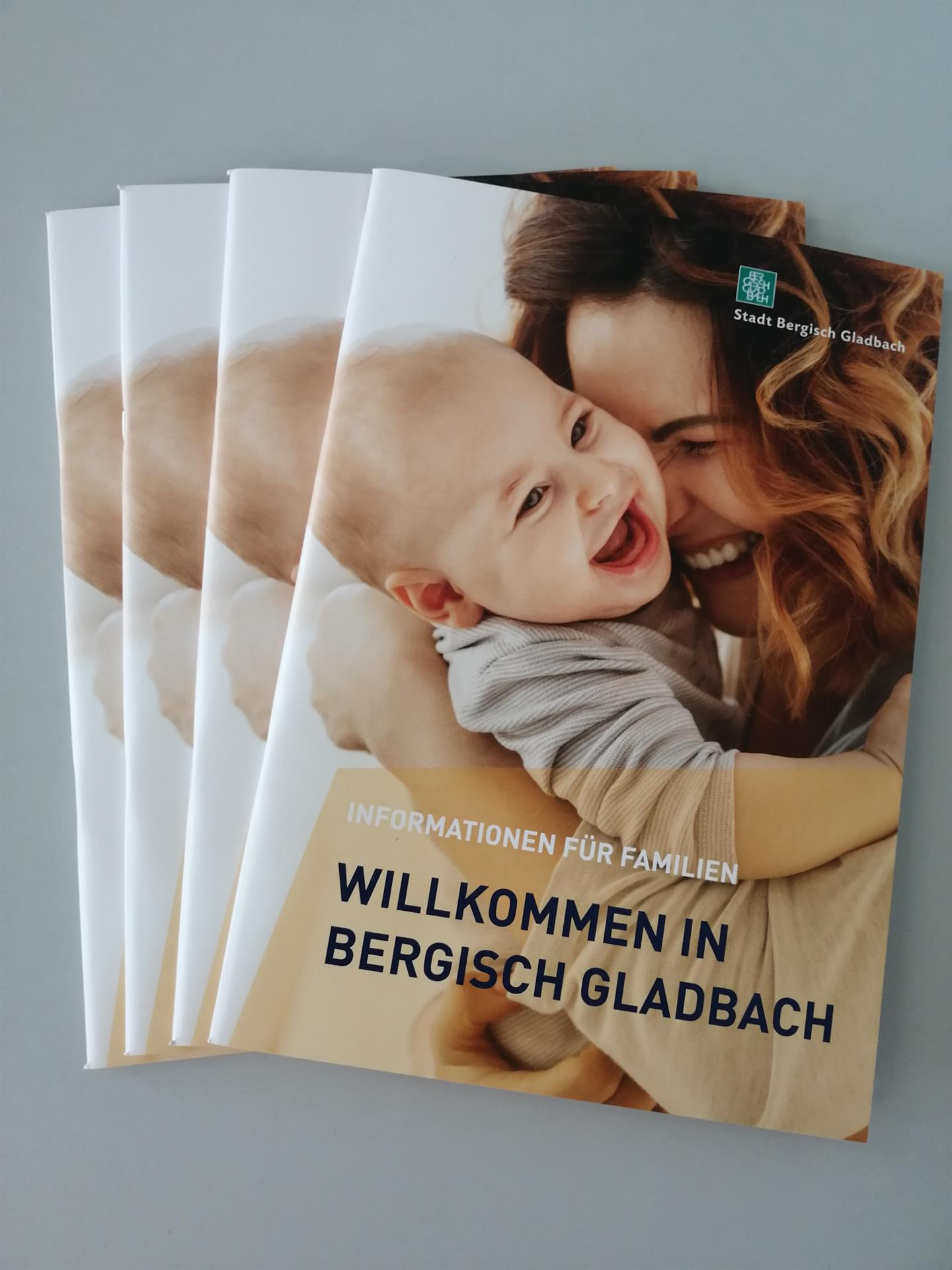 Neue Elternbroschüre bündelt wichtige Angebote für Familien