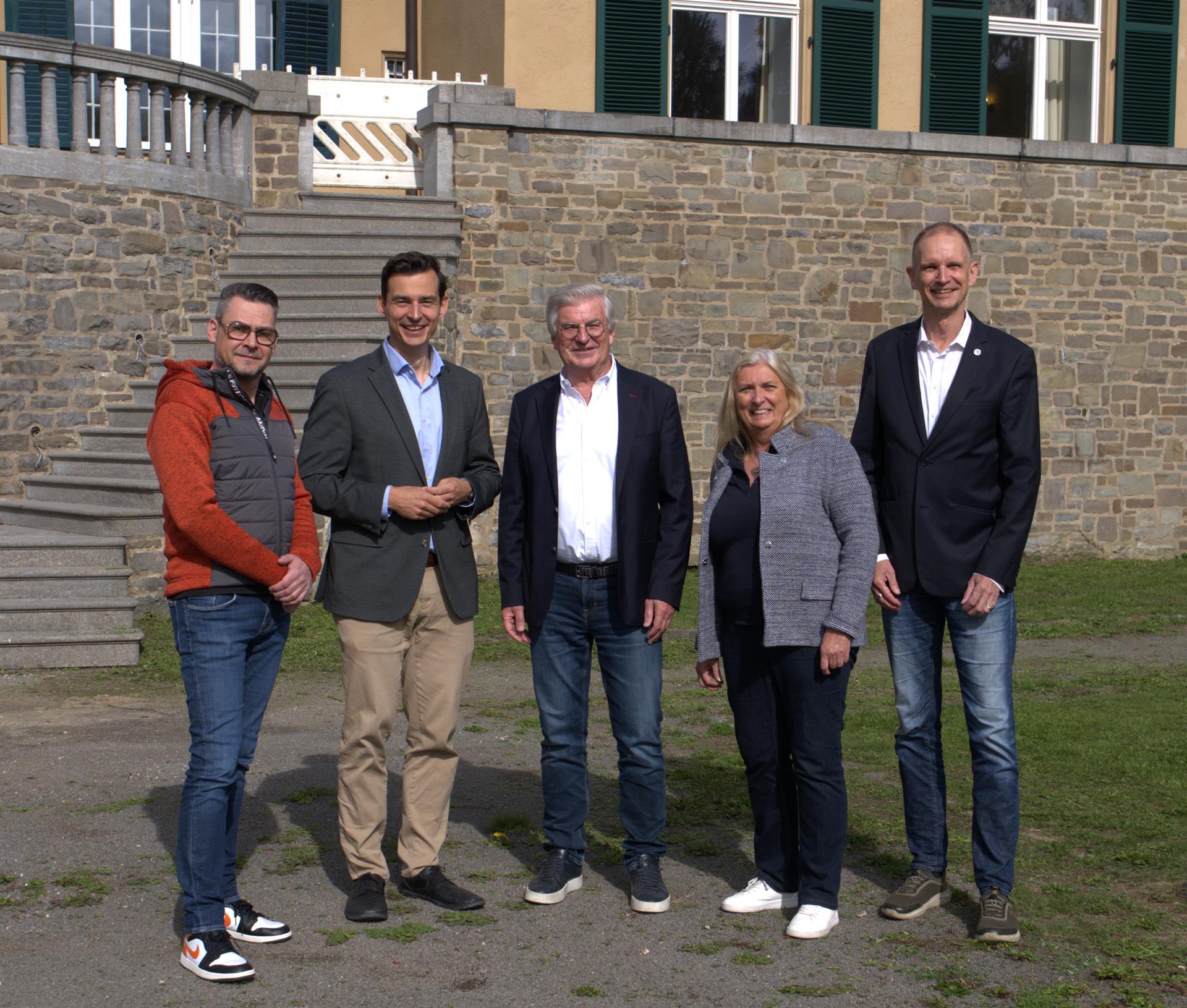 Grünes Licht für Schlosshotel Lerbach: Baugenehmigung übergeben