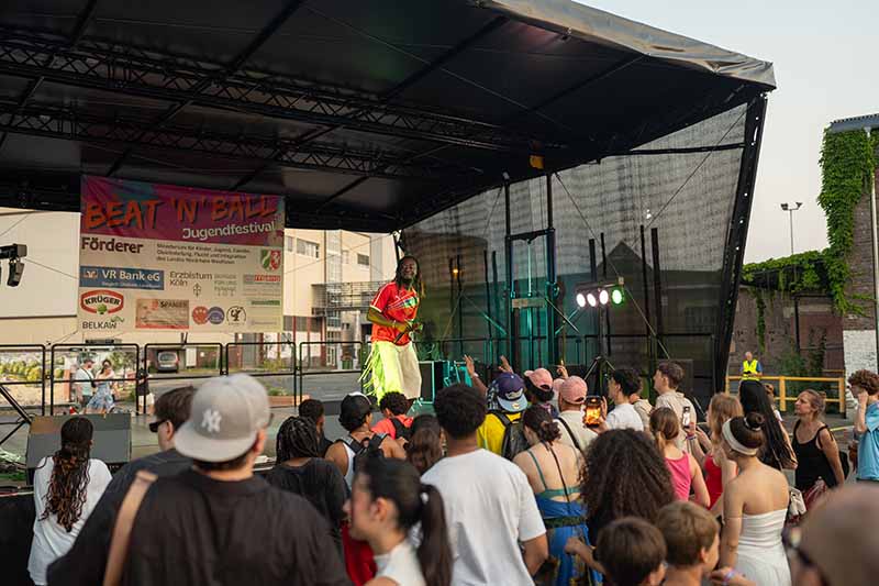 Jugendfestival „Beat ’n’ Ball“: Viel Spaß, starke Zusammenarbeit und gelungene Abkühlung am neugestalteten Gleispark auf dem Zandersgelände