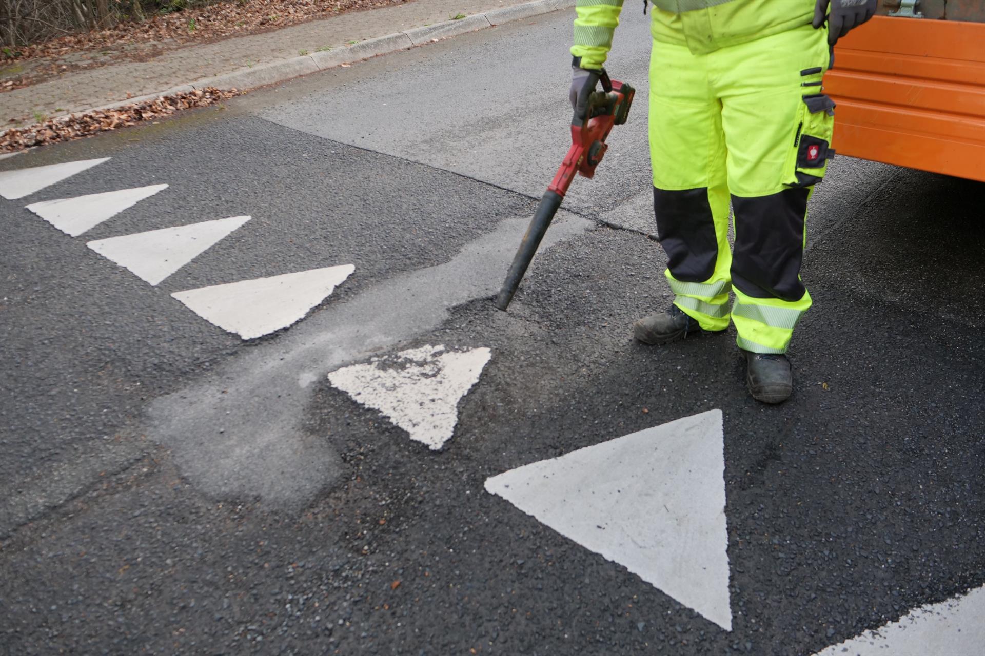 Frostschäden beeinträchtigen aktuell Straßen und Gehwege