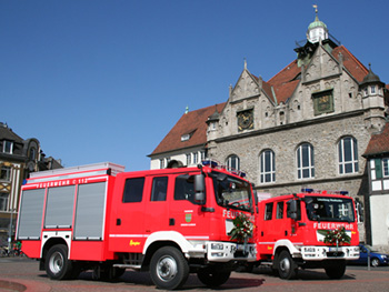 Zwei moderne Tanklöschfahrzeuge ersetzen Oldtimer der Feuerwehr - Erheblich verbesserter Brandschutz für die Bürgerinnen und Bürger der Stadt