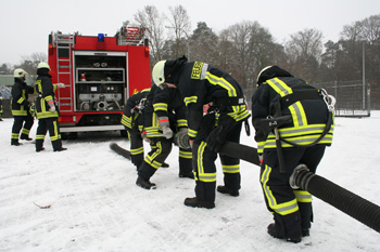 Grundausbildungslehrgänge der Feuerwehr Bergisch Gladbach endeten mit Prüfung